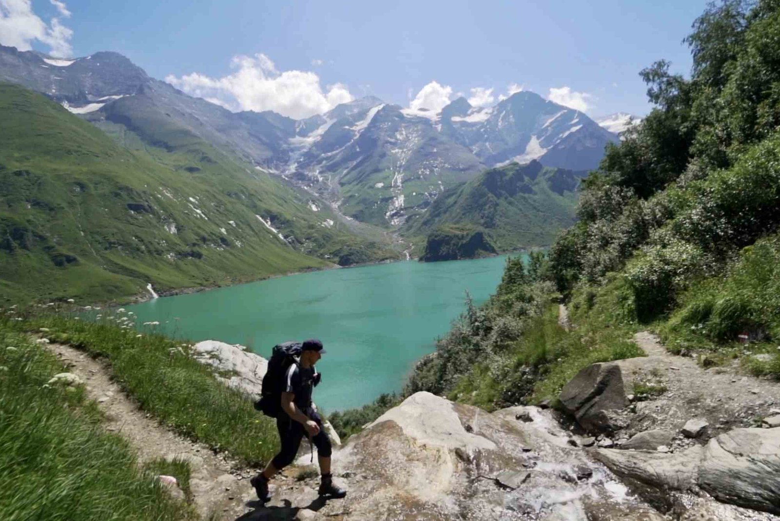 Trail Guide â€” Hiking Near Ras Al Khaimah: Routes, Distance & Tips